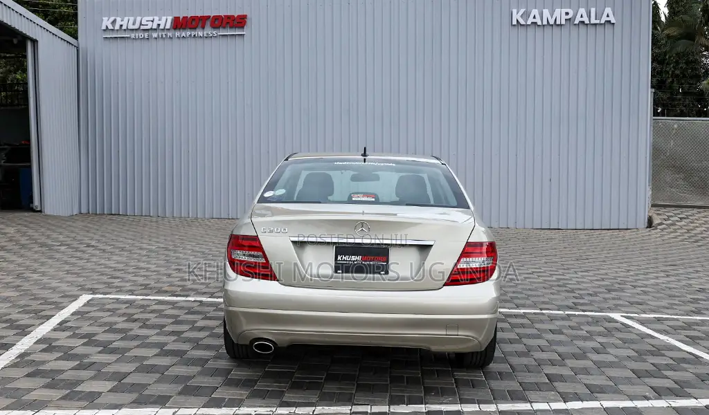 Mercedes-Benz C200 2012 Beige