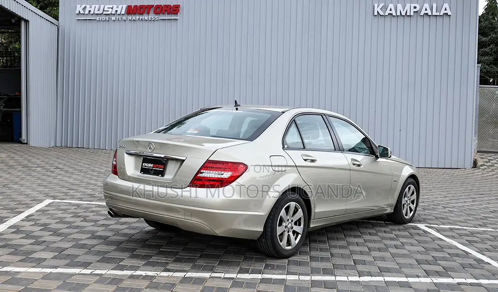 Mercedes-Benz C200 2012 Beige