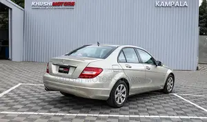 Mercedes-Benz C200 2012 Beige