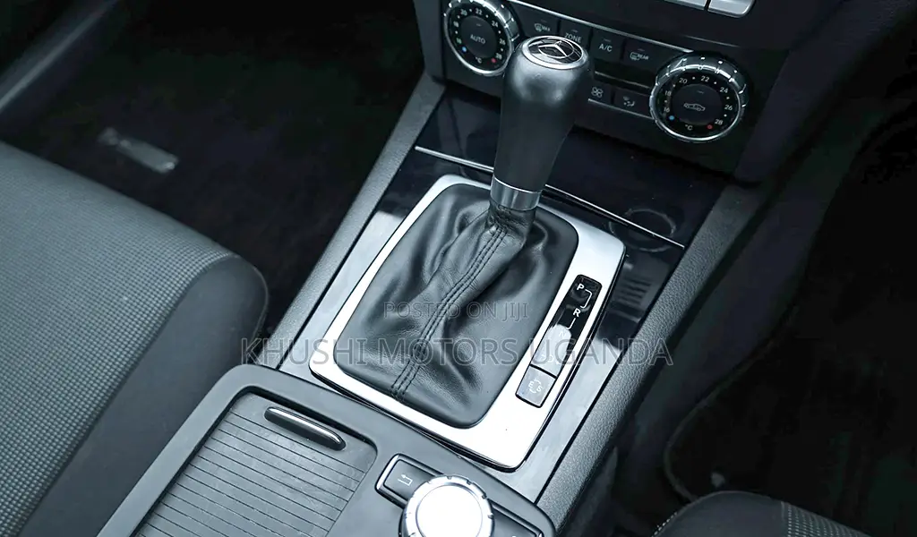 Mercedes-Benz C200 2012 Beige