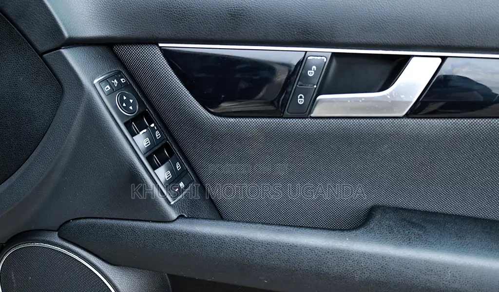Mercedes-Benz C200 2012 Beige