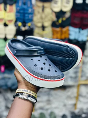 Crocs Off Court Clogs