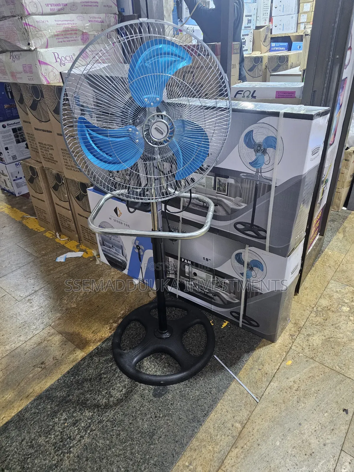 Couronne Stand Fan