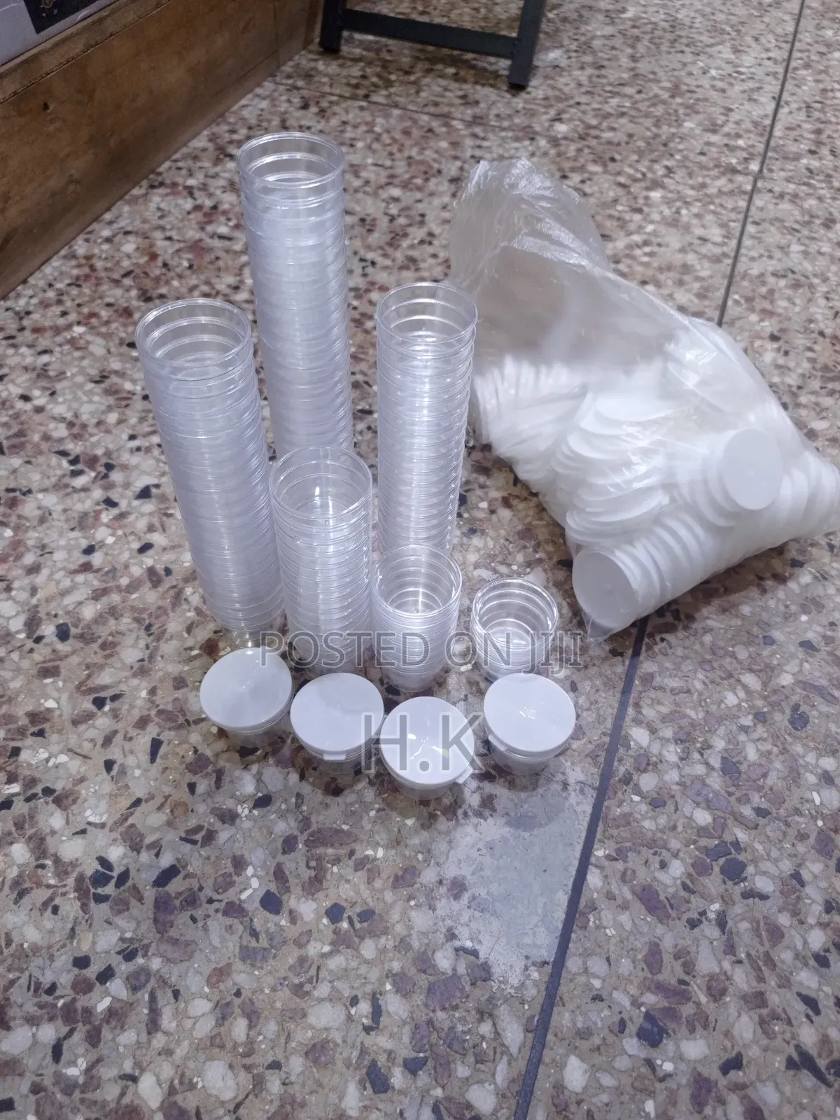 200pcs Disposable Plastic Sauce Cups and Lids.