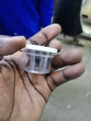 200pcs Small, Clear Plastic Container With a White Lid.