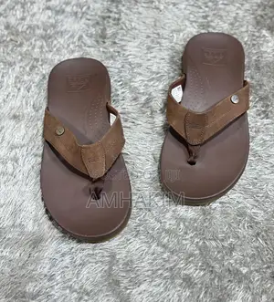 Comfortable Men Reef Sandals in Stock