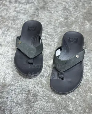 Comfortable Men Reef Sandals in Stock