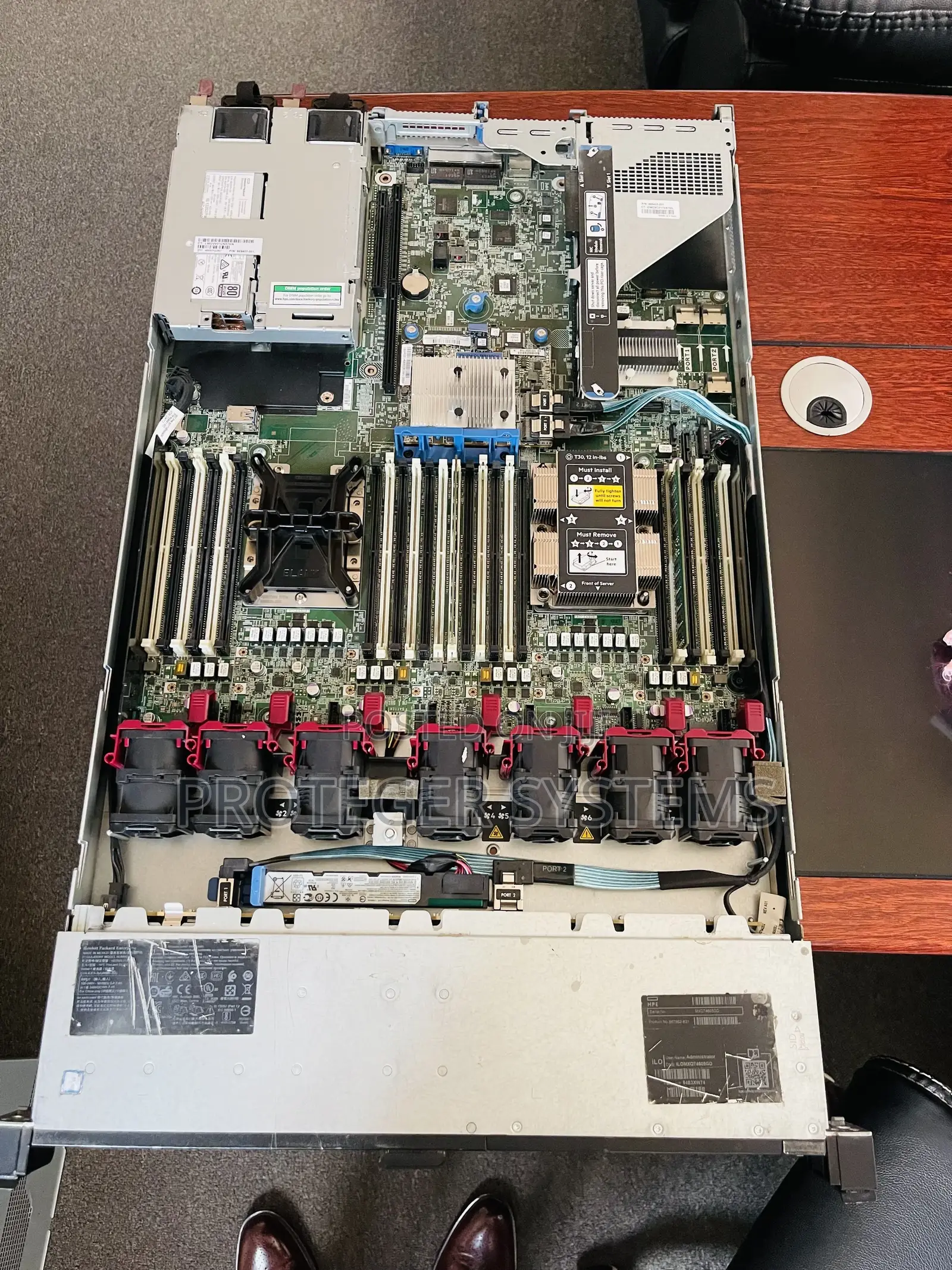 Server HP ProLiant DL360 Gen10 32GB Intel Xeon HDD+SSD 640GB