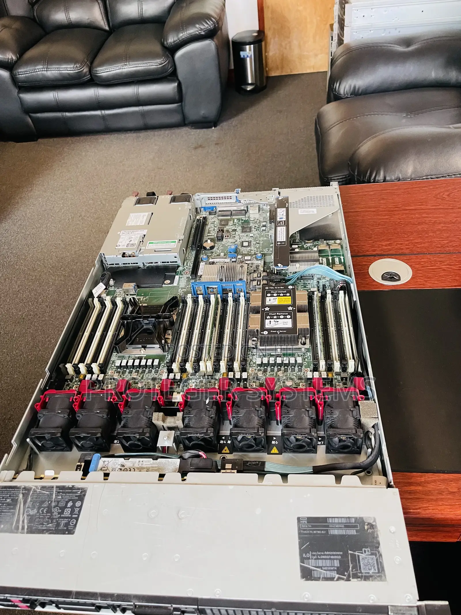 Server HP ProLiant DL360 Gen10 32GB Intel Xeon HDD+SSD 640GB