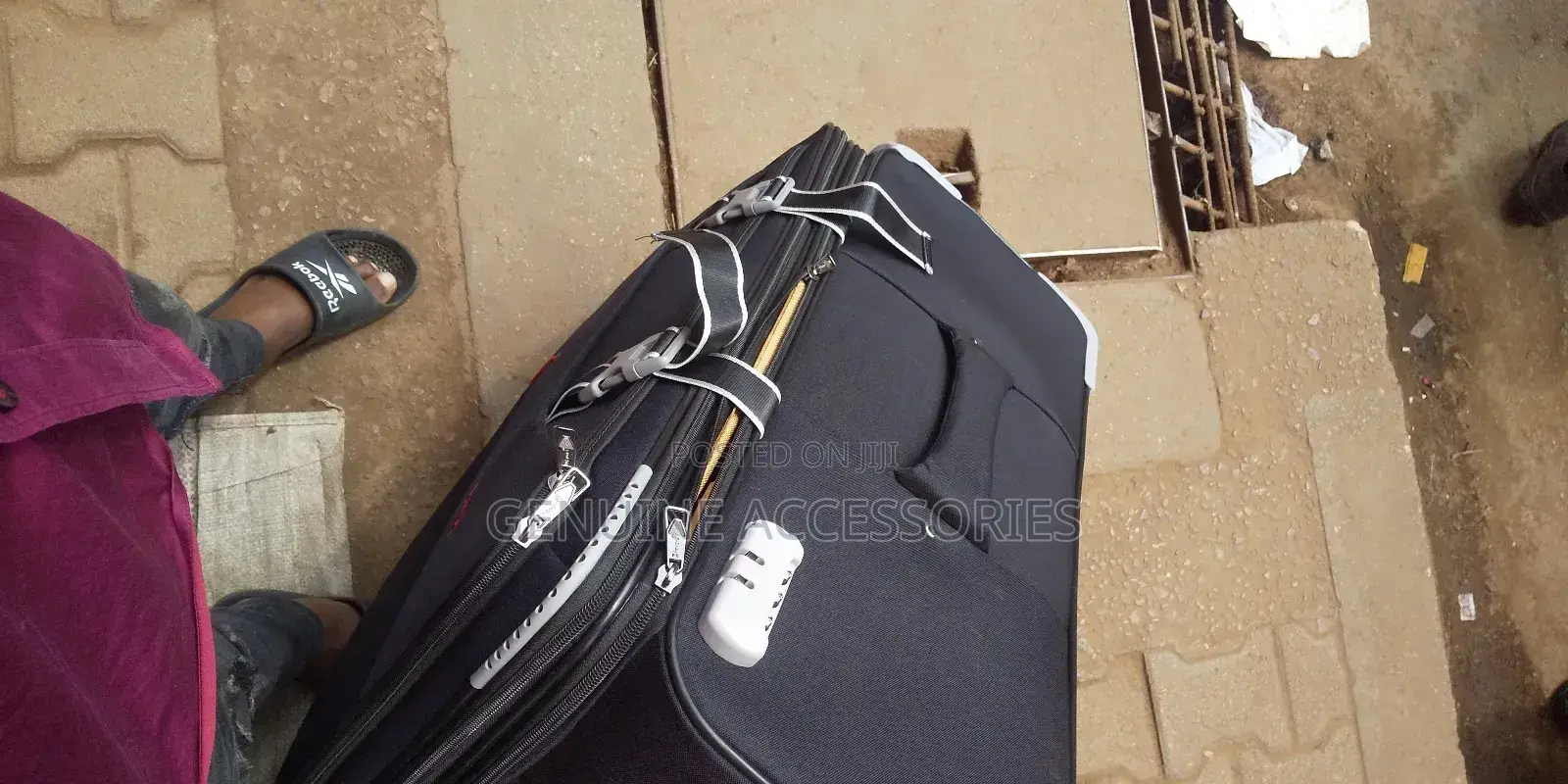Dfavors Suitcase