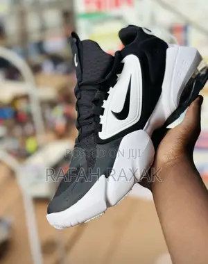 Men’S Super Classic Nike Alpha Savage Black White Sneaker