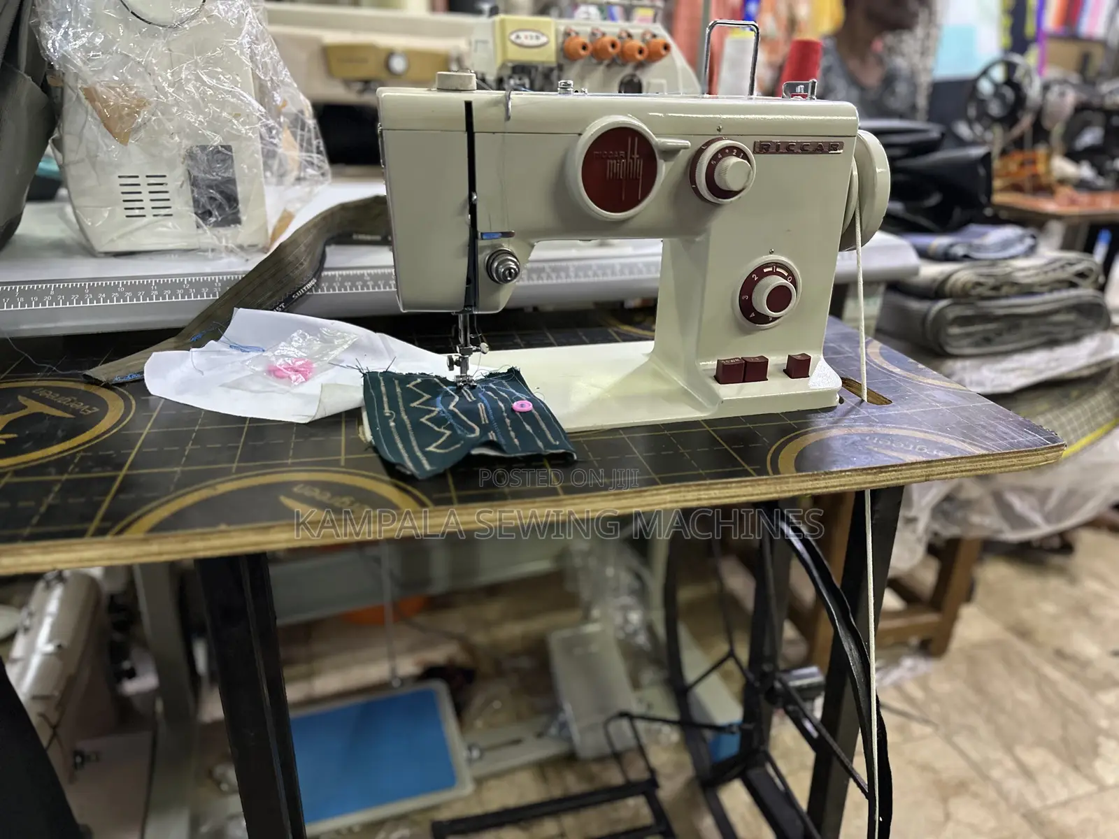 Zigzag Design Sewing Machines Ricca Type With Local Stand