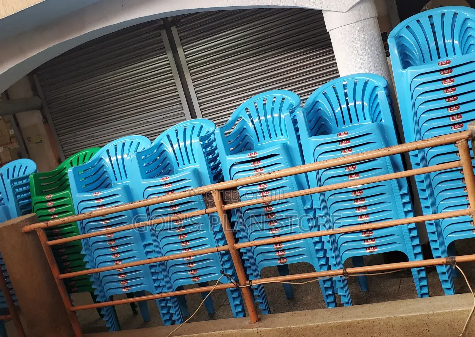 Imported Armed Plastic Chairs Plastic Chairs