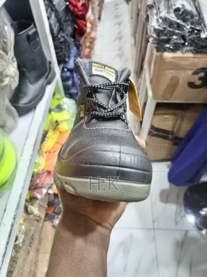 Jogger Best Boy S3 Safety Boot.