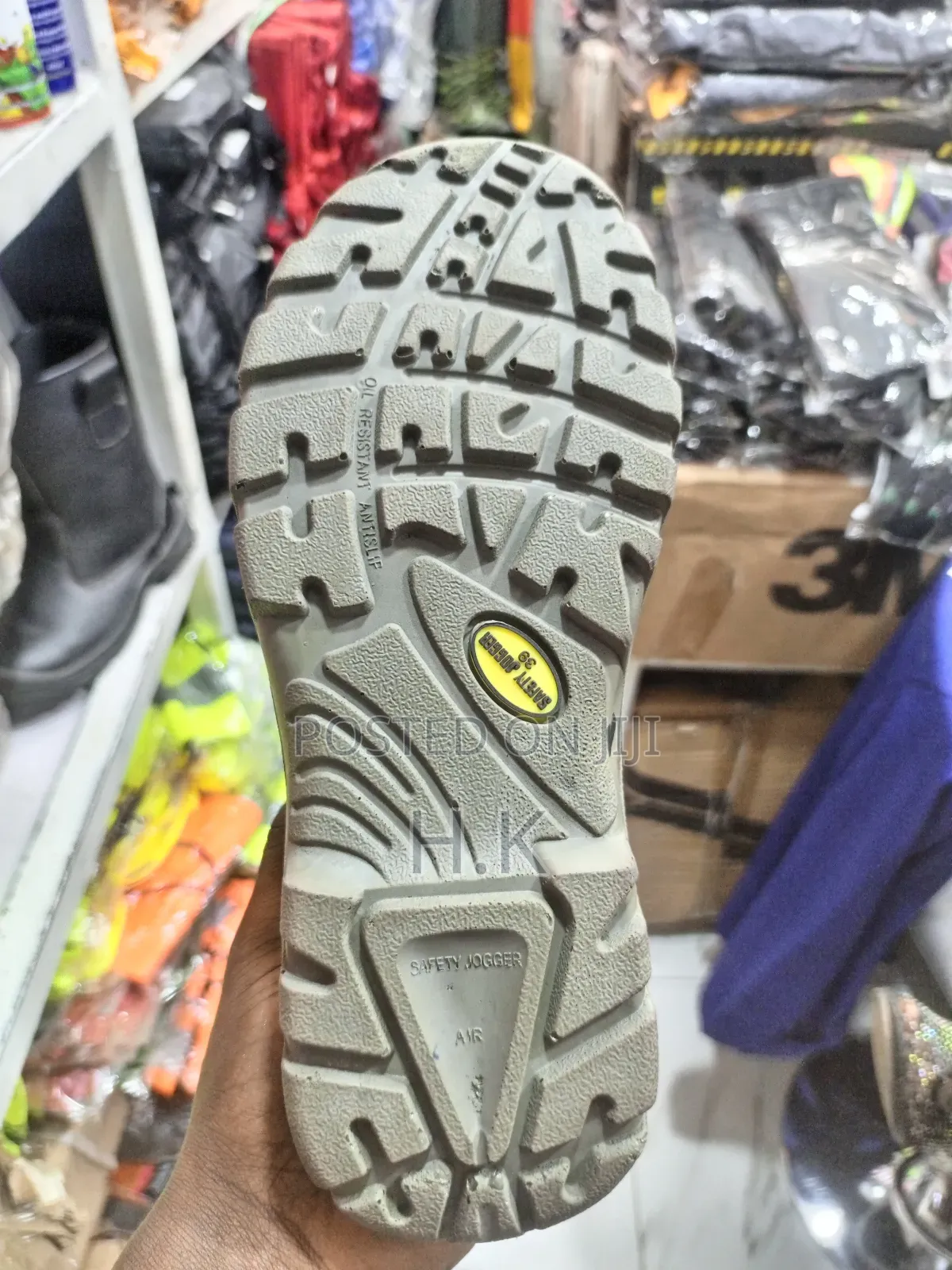 Jogger Best Boy S3 Safety Boot.
