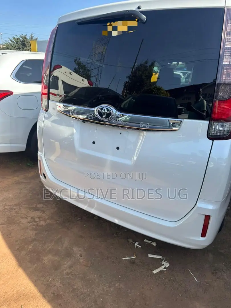Toyota Noah 2015 White