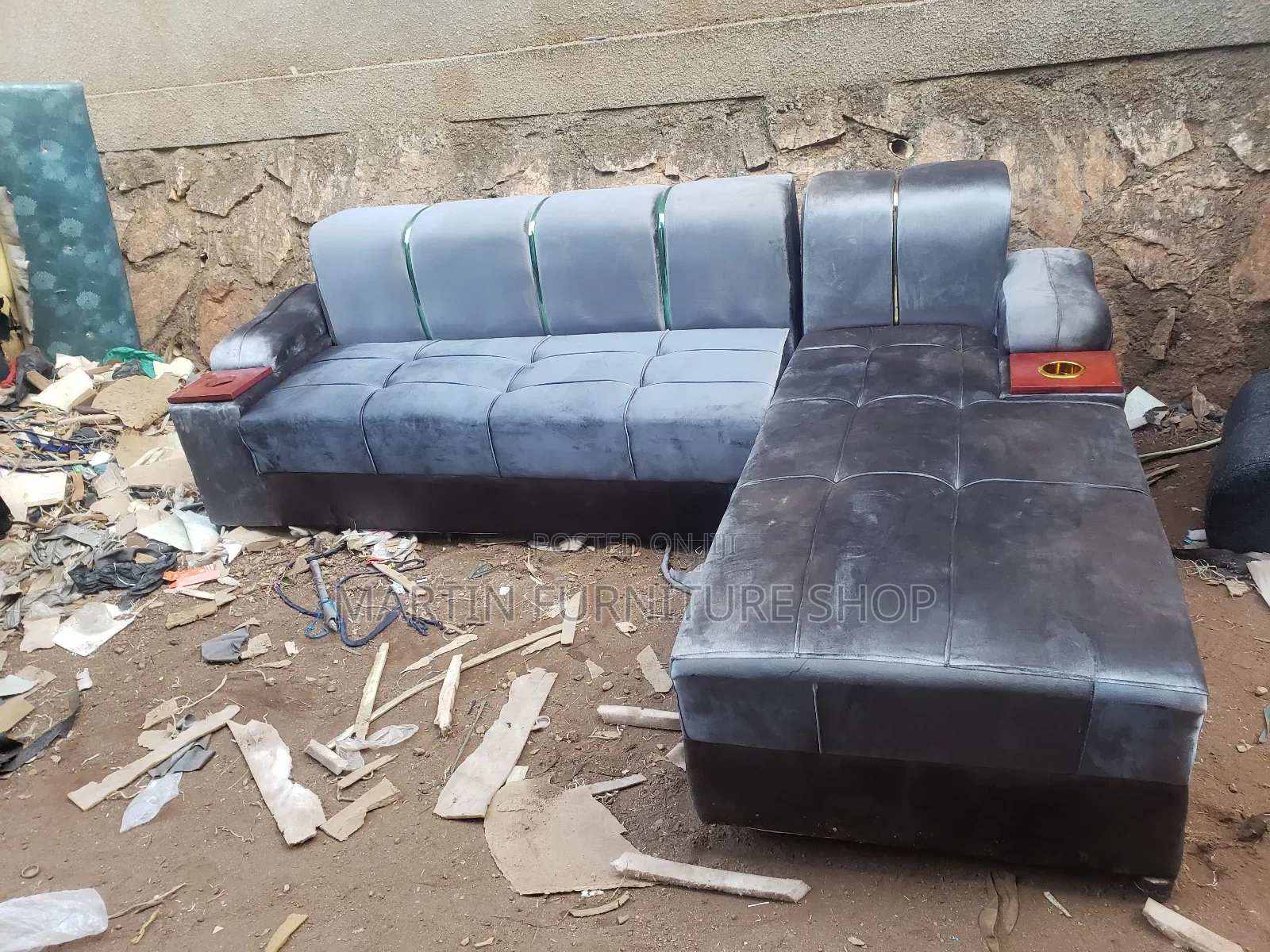 6 Seater Available for Sale