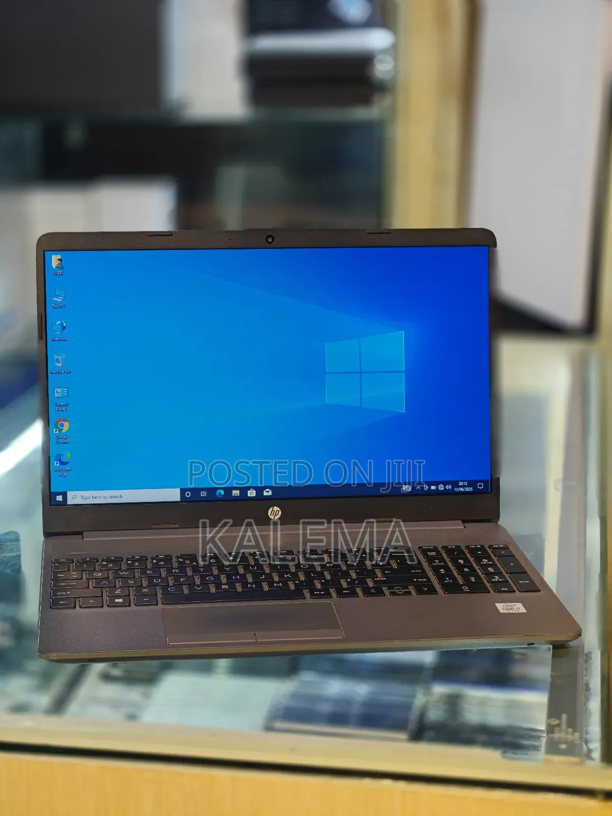 Laptop HP 250 G8 8GB Intel Core I7 HDD+SSD 256GB