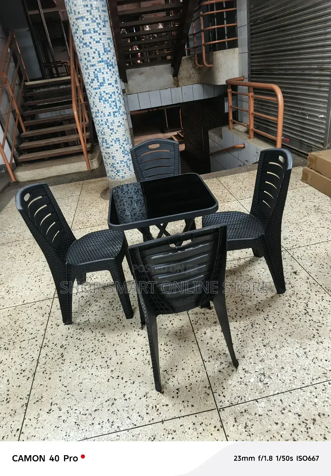 Outdoor Dining Plastic Chairs and Table