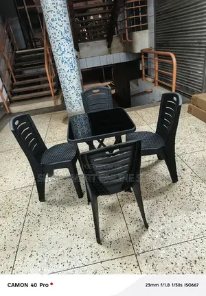 Outdoor Dining Plastic Chairs and Table