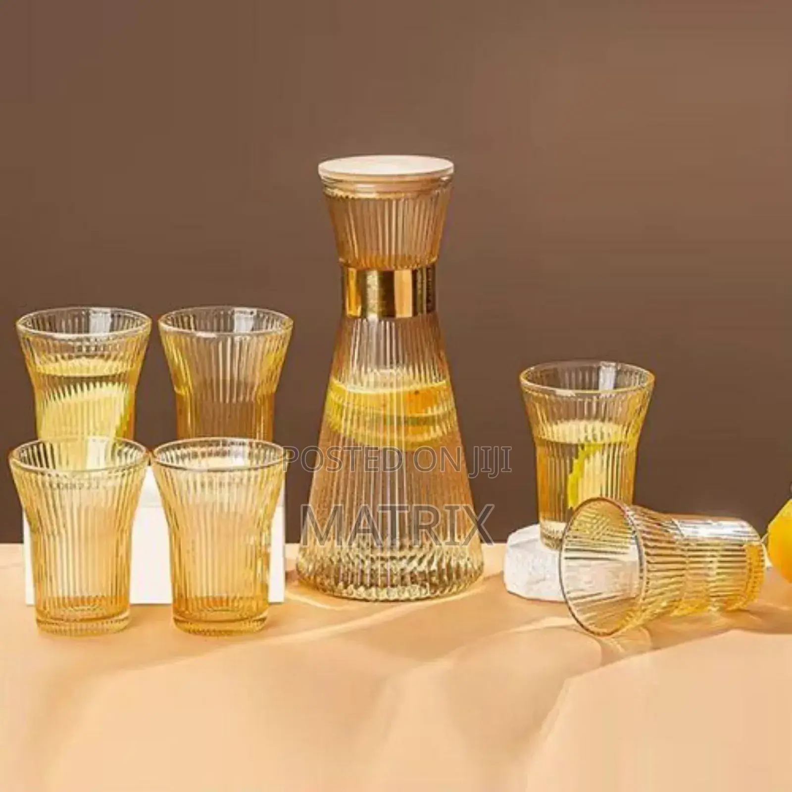 A Jug and 6 Drinking Glasses Set - Transparent