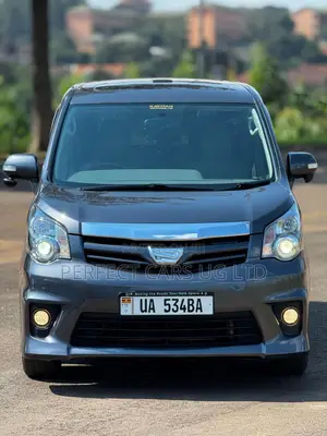 Toyota Noah 2.0 143hp AWD (7 Seater) 2013 Gray