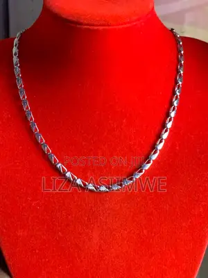 Rectangular Pattern Necklace