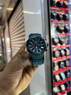 Classic Men's Sports Analog Extri Wrist Watch in Stock