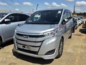 Toyota Noah 2.0 AWD (8 Seater) 2018 Silver