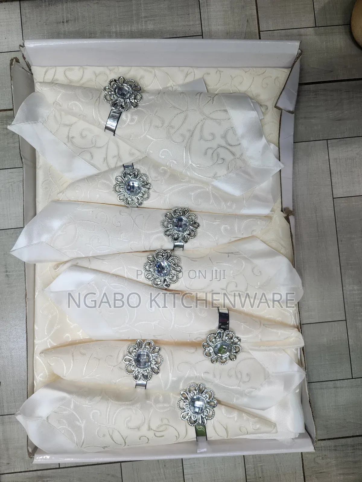 Table Cloth With Napkins