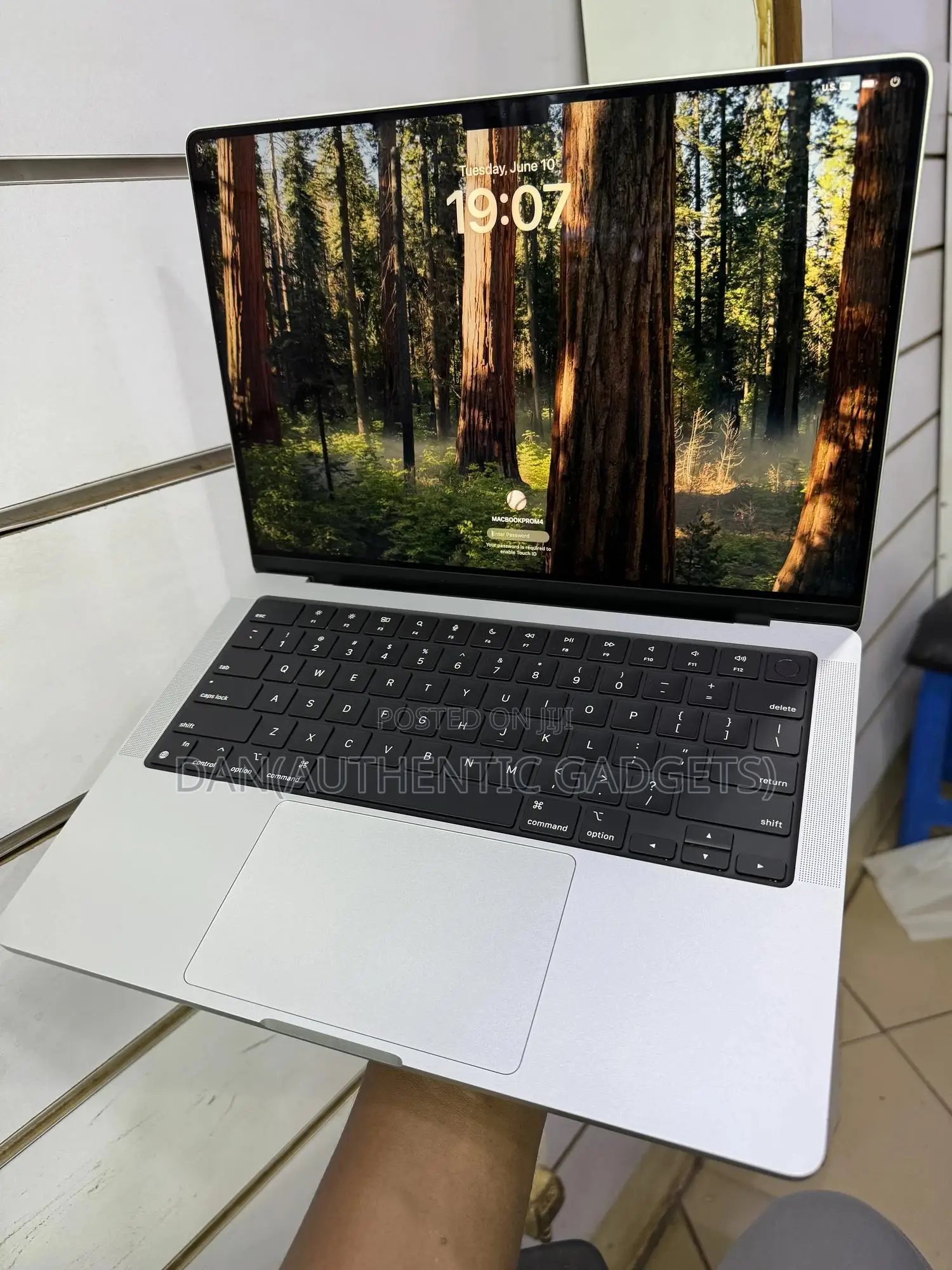 New Apple MacBook Pro 2024 M4 14-Inch 16GB Apple M4 Pro SSD 512GB