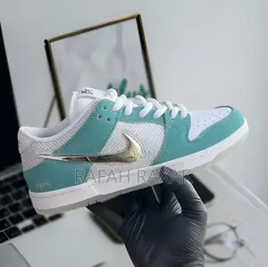 Men’S Nike Sb Dunk Low Pro April Skateboard Sneakers