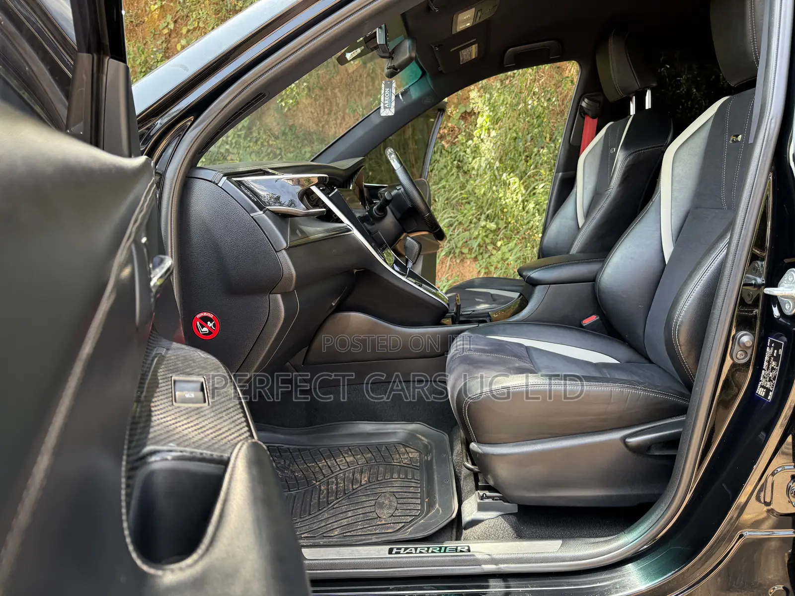 Toyota Harrier 2.0 2016 Black