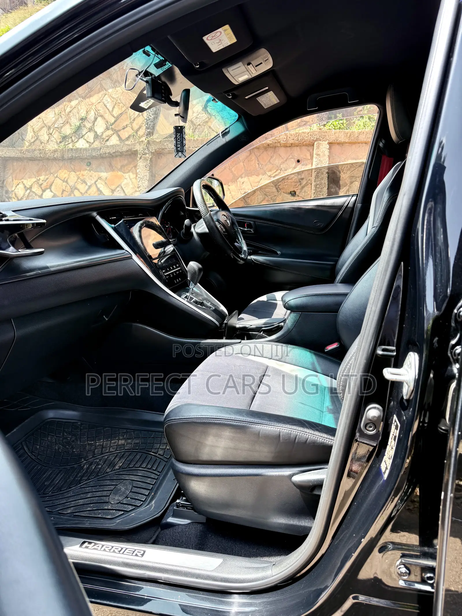Toyota Harrier 2.0 2016 Black