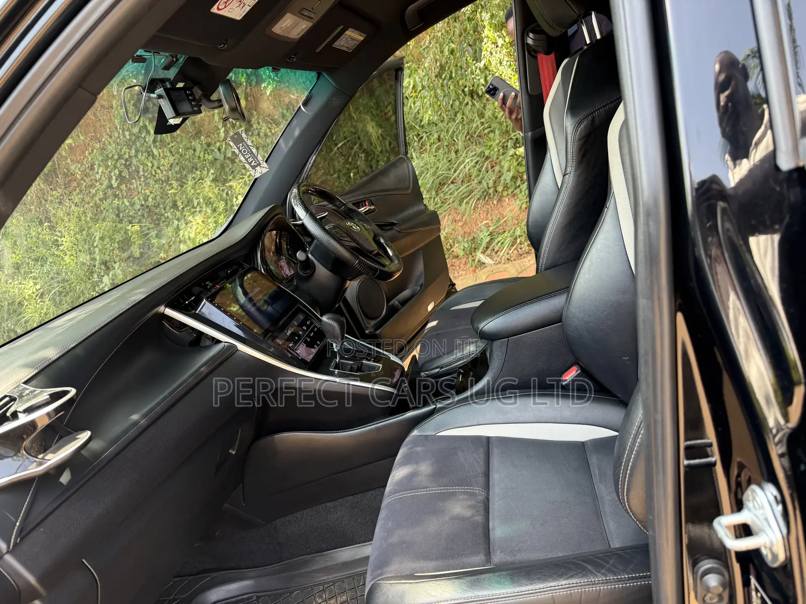 Toyota Harrier 2.0 2016 Black