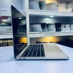 Laptop Apple MacBook Pro 2017 8GB Intel Core I5 SSD 256GB