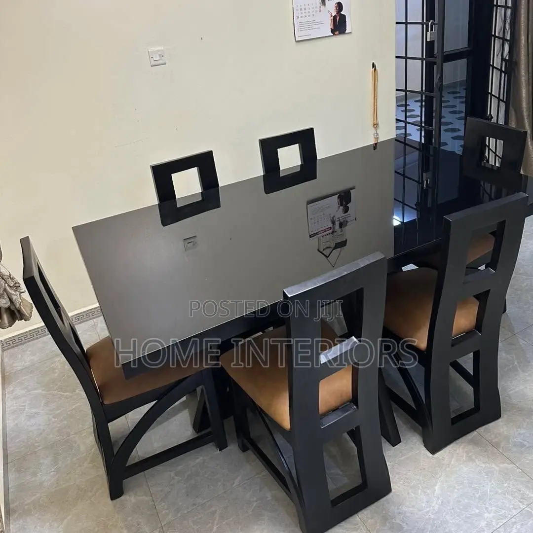 Nice Looking Six Seater Dinning Table