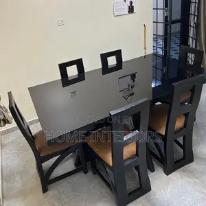 Nice Looking Six Seater Dinning Table