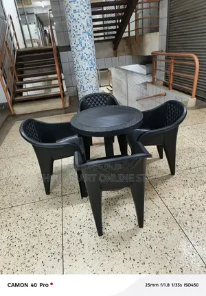 Sofa Plastic Chairs and Table for Garden/Bars/Beach