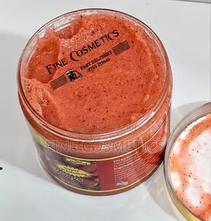 Veet Gold Whitening and Exfoliating Sugar Scrub Bath Salts