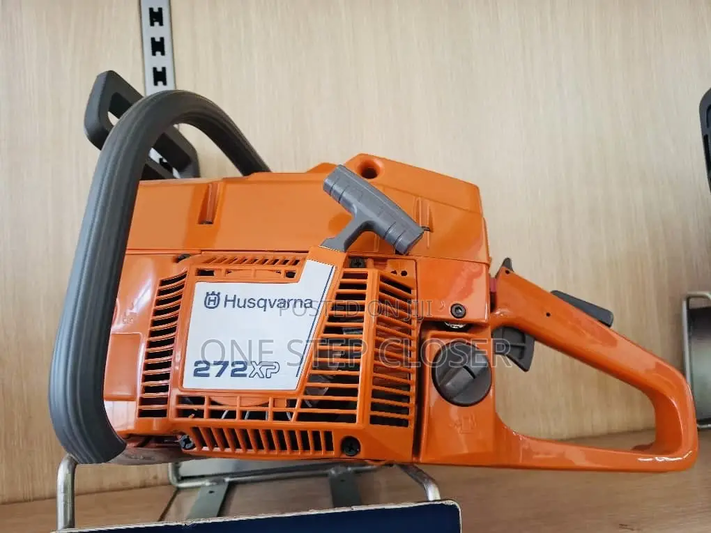 Husquvana 272 Chain Saw Machine