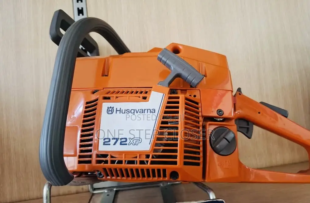 Husquvana 272 Chain Saw Machine