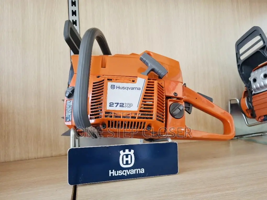 Husquvana 272 Chain Saw Machine