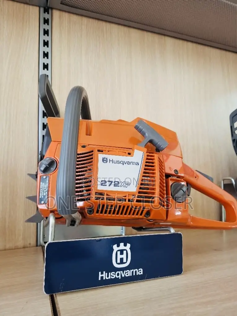 Husquvana 272 Chain Saw Machine