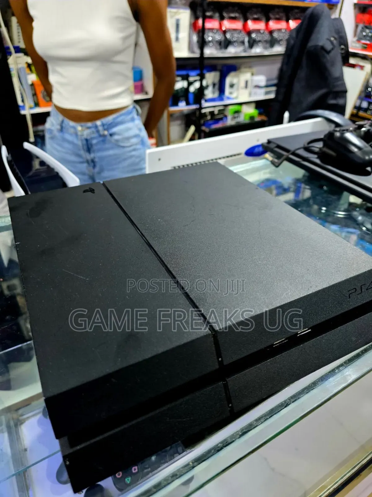 Sony Ps4 With Two Controllers