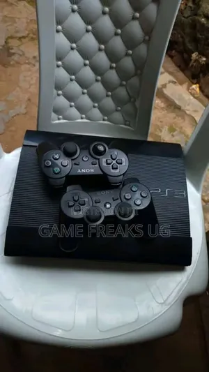 Play Station 3 With 1080p and Two Controllers