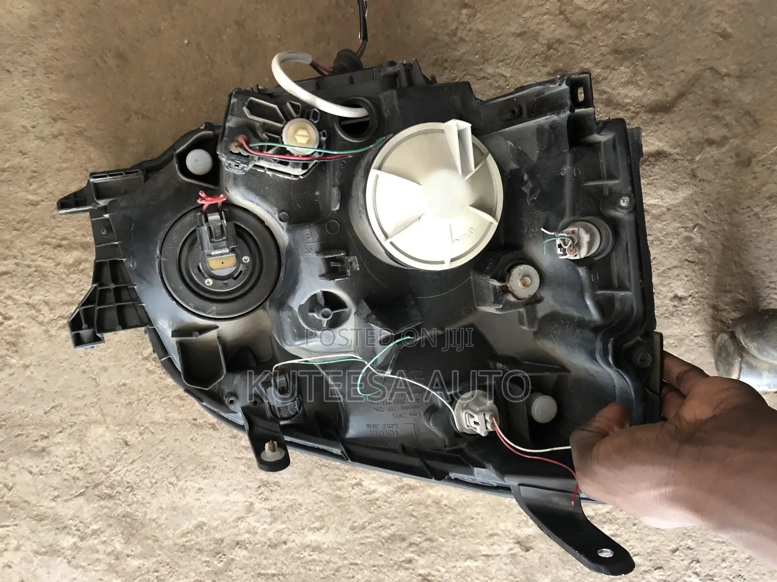 Voxy 2004 Headlight (Zenon)