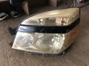 Voxy 2004 Headlight (Zenon)