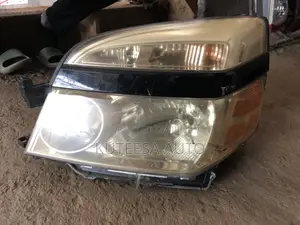 Voxy 2004 Headlight (Zenon)