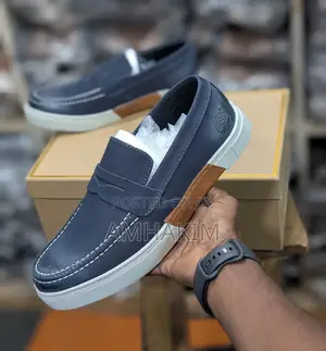 Classic Timberland Smooth Leather Casual Moccasins in Stock